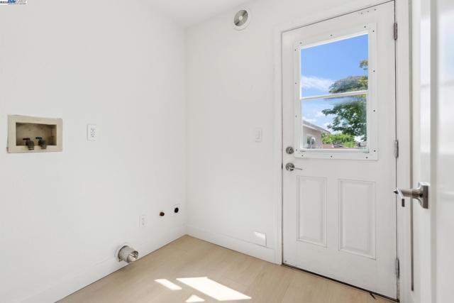 577 Dorothy Ln, Martinez CA: https://media.crmls.org/mediaz/94192018-f36a-4137-bb3a-3dae85a23961.jpg