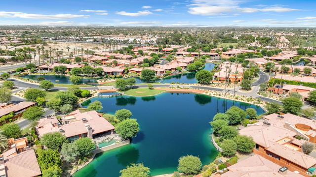 50050 Camino Privado, La Quinta CA: https://media.crmls.org/mediaz/94197b07-e211-4110-aa36-8e4d4318aa46.jpg