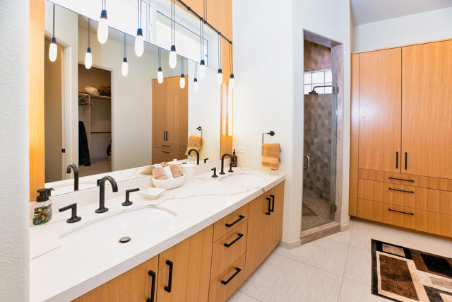 12 Varsity Circle, Rancho Mirage CA: https://media.crmls.org/mediaz/9419a9c1-e7a2-4ee0-9663-113d646566de.jpg
