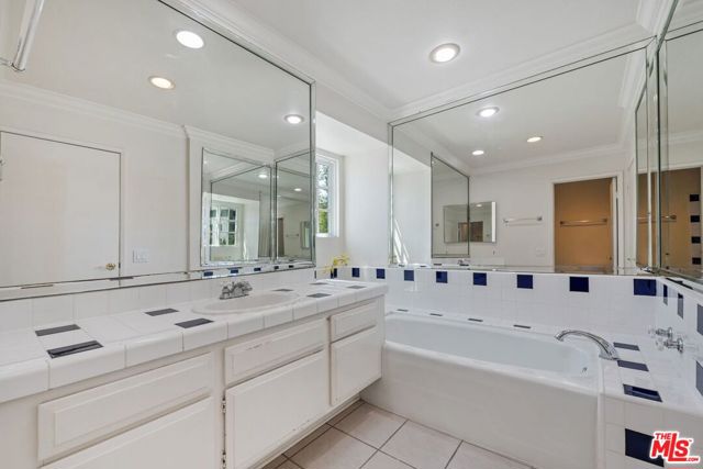 4200 Via Dolce, Marina del Rey CA: https://media.crmls.org/mediaz/9419d99d-09a3-434a-8619-eeb95a61b2ce.jpg