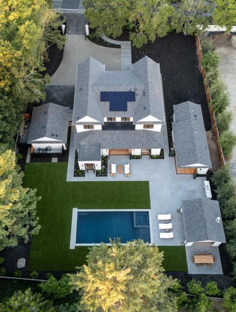 240 Valparaiso Avenue, Atherton CA: https://media.crmls.org/mediaz/941a8041-9a98-42a9-bda2-e0aa4e5e8903.jpg
