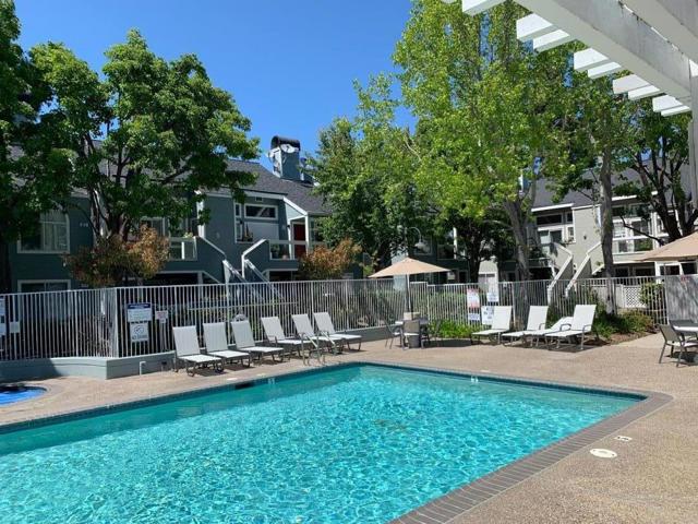 820 Boardwalk Place, Redwood City CA: https://media.crmls.org/mediaz/941a9598-3e16-490b-8b1a-79aad0b79b93.jpg