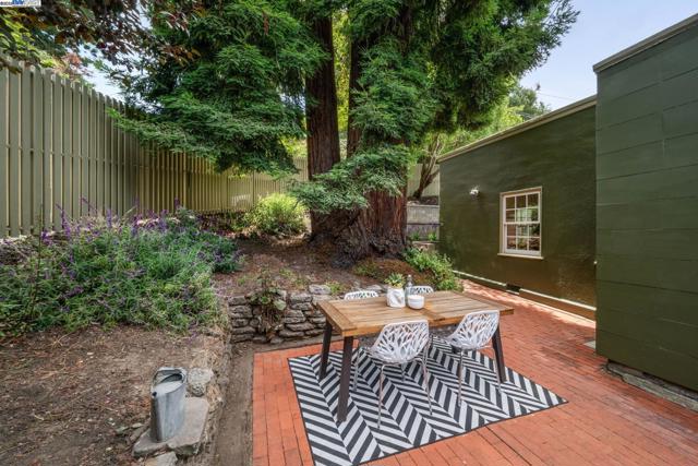 198 BRET HARTE ROAD, Berkeley CA: https://media.crmls.org/mediaz/941a9ebf-d342-4345-ae05-ae65920f6de9.jpg