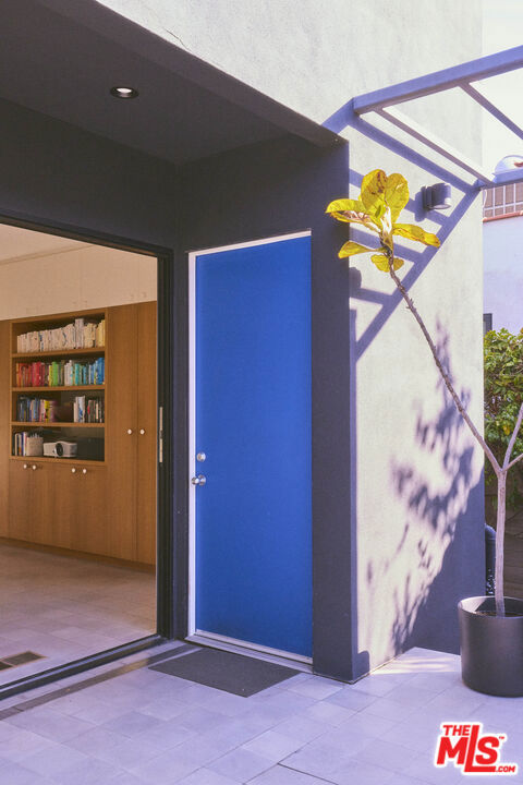 906 Superba Avenue, Venice CA: https://media.crmls.org/mediaz/941b1c54-a1c0-4ebd-8db4-6550b8c46bd5.jpg