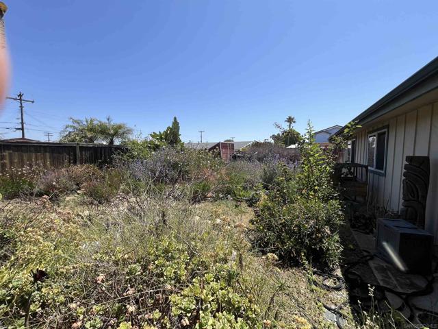 5284 Winthrop St, San Diego CA: https://media.crmls.org/mediaz/941b979e-b27b-4736-b153-122723ffc953.jpg