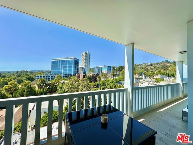 999 N Doheny Drive, West Hollywood CA: https://media.crmls.org/mediaz/941bae7d-668e-4006-9838-84f2bbc5dfaf.jpg