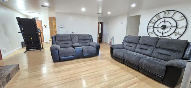 1661 Minnesota St, Fairfield CA: https://media.crmls.org/mediaz/941c55a4-1484-4afc-8b01-817eb96e0715.jpg
