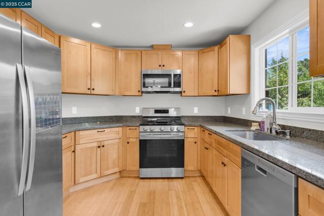 121 School Ln, Walnut Creek CA: https://media.crmls.org/mediaz/941c8f5c-9b75-402b-8262-7de43b7018c8.jpg