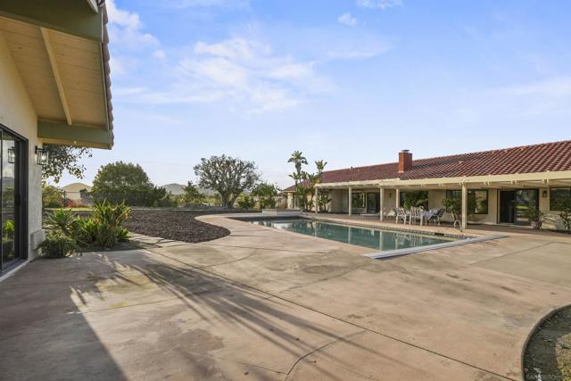 1549 Ventana Drive, Escondido CA: https://media.crmls.org/mediaz/941ca255-fe3e-4db7-b6f5-d35d23e38c61.jpg