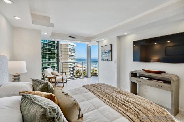 1810 Avenida Del Mundo, Coronado CA: https://media.crmls.org/mediaz/941d5410-e713-416f-86a9-0c7a2bf478e6.jpg