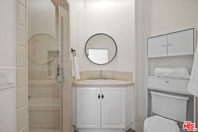 18414 Corazon Circle, Tarzana CA: https://media.crmls.org/mediaz/941d8a70-52dd-4e34-b668-d7bf223a5086.jpg