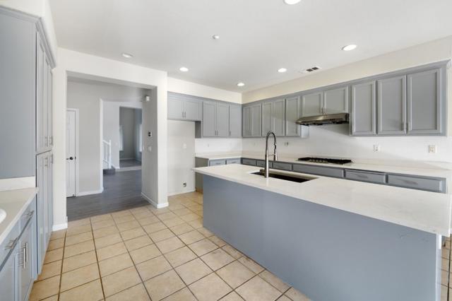 16341 Adobe Way, Lathrop CA: https://media.crmls.org/mediaz/941db367-4fd7-4e3a-af09-ab38611e6808.jpg