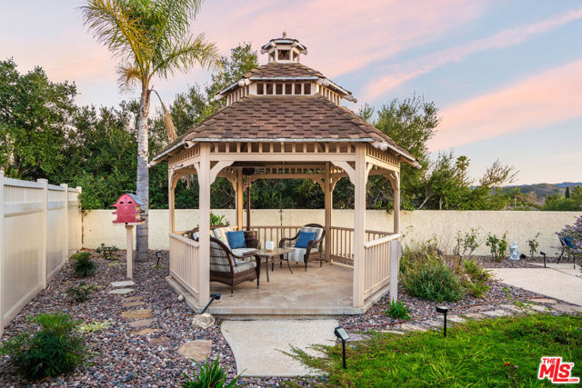 3086 Indian Mesa Drive, Thousand Oaks CA: https://media.crmls.org/mediaz/941de576-1c81-42a6-801e-3d7cf130fe52.jpg