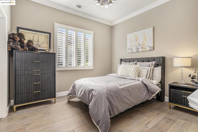 452 Tayberry Ln, Brentwood CA: https://media.crmls.org/mediaz/941dec24-b4b1-46ee-b8b4-6758c5f6da02.jpg