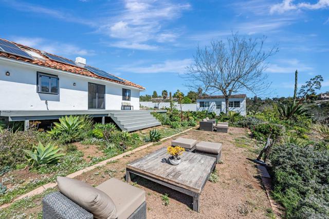 1761 Winterwarm Dr, Fallbrook CA: https://media.crmls.org/mediaz/941e282f-dbf4-498e-865e-d2df8061a6f0.jpg