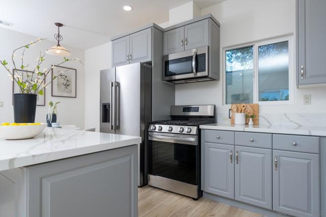 Image 4 of 75 For 12325 Lemoncrest Drive