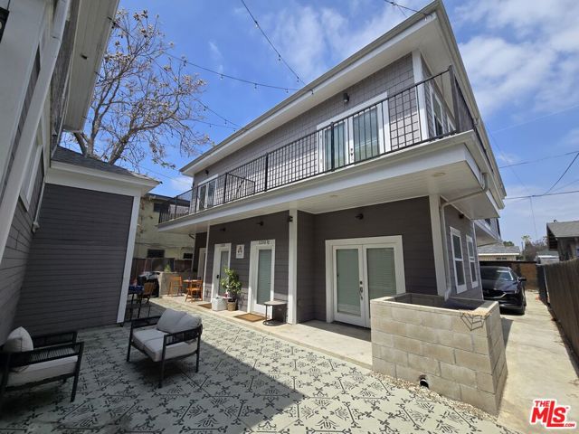 1207 W 37th Place, Los Angeles CA: https://media.crmls.org/mediaz/941e9a1b-e480-40c4-a09e-694fb91baee1.jpg