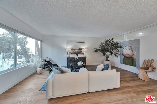 5870 Green Valley Circle, Culver City CA: https://media.crmls.org/mediaz/941f0046-97ac-4e30-a040-eaabccc00253.jpg