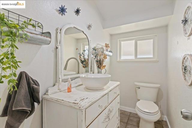 3164 Bixler Rd, Brentwood CA: https://media.crmls.org/mediaz/94201b1f-9527-4f22-8c32-7d55fbea9314.jpg