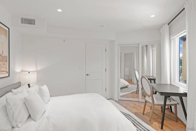 8121 Camino Del Sol, La Jolla CA: https://media.crmls.org/mediaz/9420a532-721a-43c8-9bf0-3ea5f1001e80.jpg