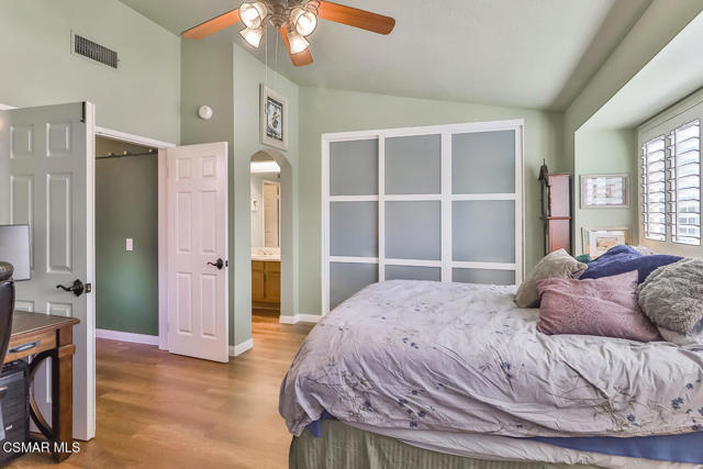 388 Country Club Drive, Simi Valley CA: https://media.crmls.org/mediaz/94214120-3f10-4668-ae12-5a8ee9bd8681.jpg