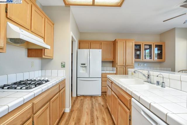 2218 Newport Ct., Discovery Bay CA: https://media.crmls.org/mediaz/94217f96-1cfc-44be-9c02-7188358c286e.jpg