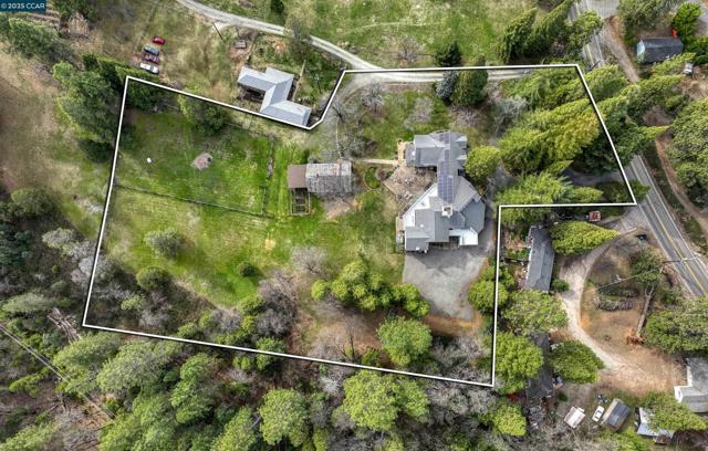 11417 Red Dog Rd, Nevada City CA: https://media.crmls.org/mediaz/94221d81-ab7d-449a-b944-633ba73d4fda.jpg