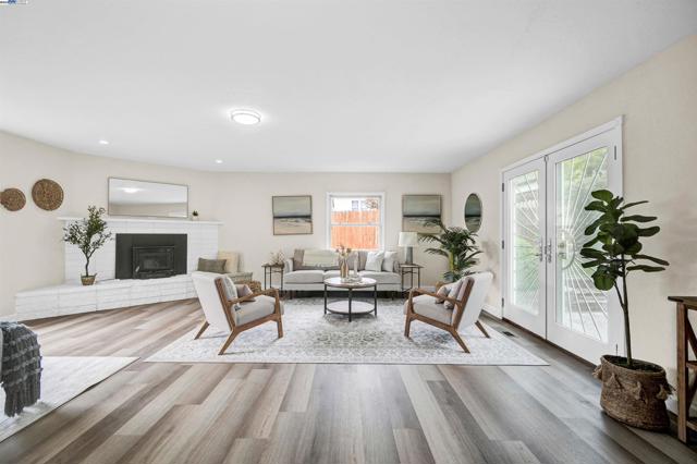 19157 San Miguel Ave, Castro Valley CA: https://media.crmls.org/mediaz/9422d580-262e-4172-8eb7-848abaa74968.jpg