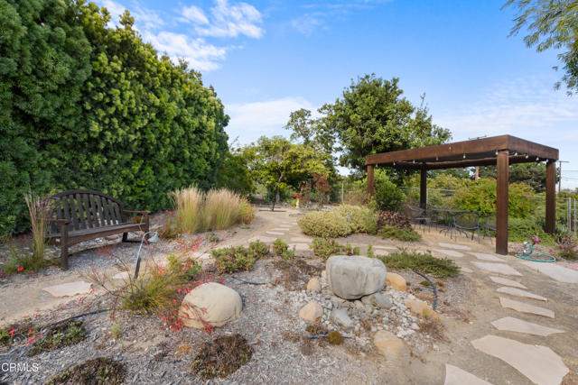 2102 Buena Vista Drive, Camarillo CA: https://media.crmls.org/mediaz/942394e7-03cd-4a3a-9504-77bfc8b2fb18.jpg