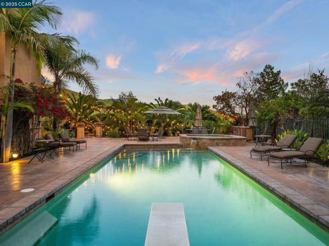 4640 Kingswood Dr, Danville CA: https://media.crmls.org/mediaz/9423a500-fbad-4926-bc85-4621274b058e.jpg