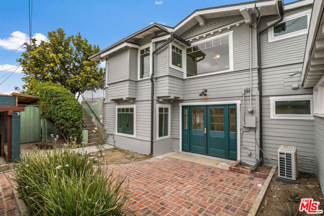 2336 Loma Vista Place, Los Angeles CA: https://media.crmls.org/mediaz/9424393b-af80-4fe9-8ea7-5d5bef8fd243.jpg