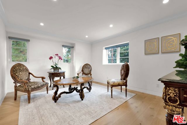 602 S Lucerne Boulevard, Los Angeles CA: https://media.crmls.org/mediaz/94244265-d20c-4495-8ecb-d8c32b6788d4.jpg
