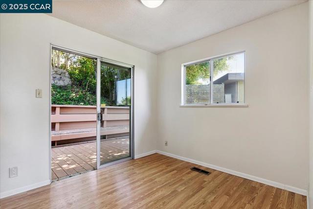 51 Rincon Rd, Kensington CA: https://media.crmls.org/mediaz/94247dda-3376-4dd9-b9de-c4431aa14f5c.jpg