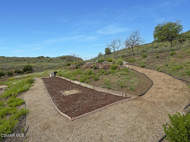 331 Briar Bluff Circle, Thousand Oaks CA: https://media.crmls.org/mediaz/94247f11-a613-4f94-93fb-b9c0c1bc1a50.jpg