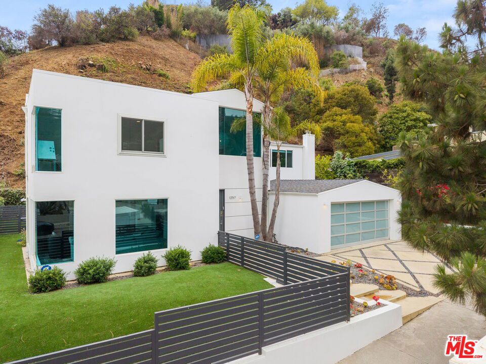 1257 Bienveneda Avenue