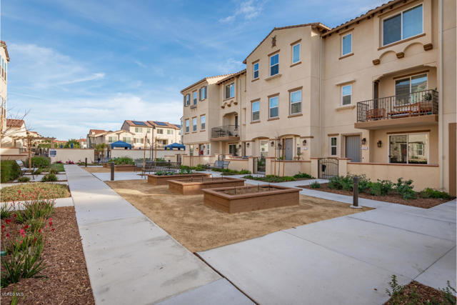 176 Sawbuck Street, Camarillo CA: https://media.crmls.org/mediaz/9424ebf9-3a23-4c23-91d7-27b064c81ef2.jpg