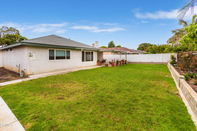 2060 Olga Street, Oxnard CA: https://media.crmls.org/mediaz/9424efc9-3d14-40d5-87bd-167f790b8363.jpg