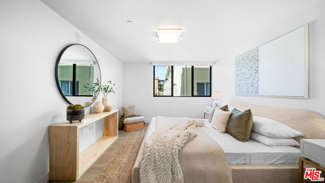 153 San Vicente Boulevard, Santa Monica CA: https://media.crmls.org/mediaz/9425187e-b25d-4466-8b72-3de411ef0427.jpg