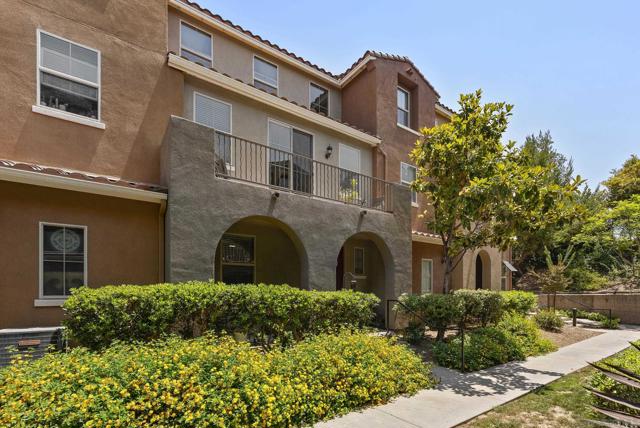 1824 Peach Ct, Chula Vista CA: https://media.crmls.org/mediaz/9425c463-7246-4400-ba09-8b37f1fafa53.jpg