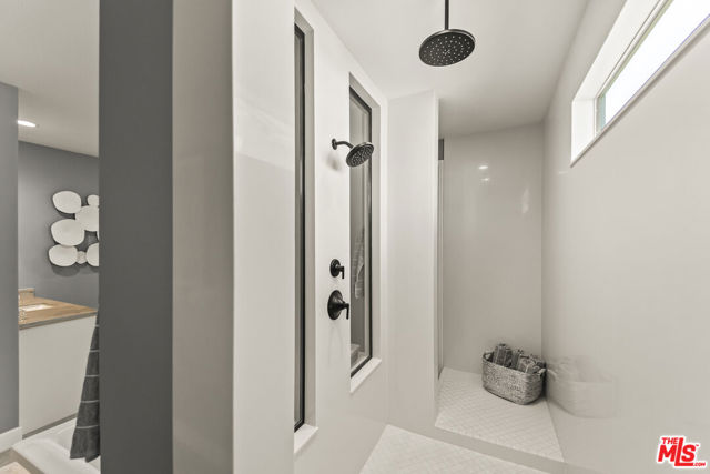 11767 Toyon Drive, Chatsworth CA: https://media.crmls.org/mediaz/94263b23-2047-4f54-a82a-8eb3f6e1b54e.jpg