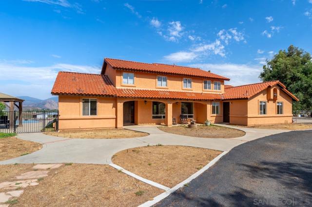 15091 Chemise Creek Rd, Ramona CA: https://media.crmls.org/mediaz/942683a7-cffb-4449-be75-2bb9fd7d56bb.jpg