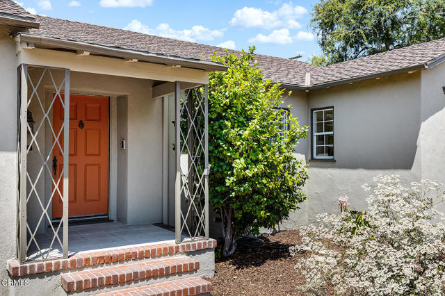 3255 Castera Avenue, Glendale CA: https://media.crmls.org/mediaz/9426b8bb-f1f8-4c72-b99a-623f49ddf295.jpg