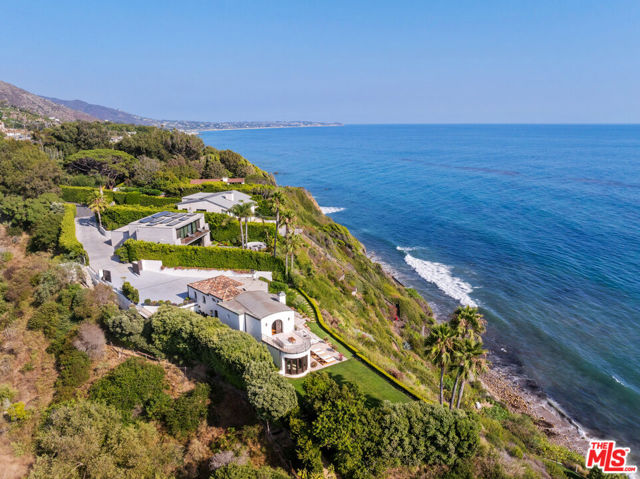 32804 Pacific Coast Highway, Malibu CA: https://media.crmls.org/mediaz/94270d70-d0a8-41d4-bcee-21f0e2849ef0.jpg