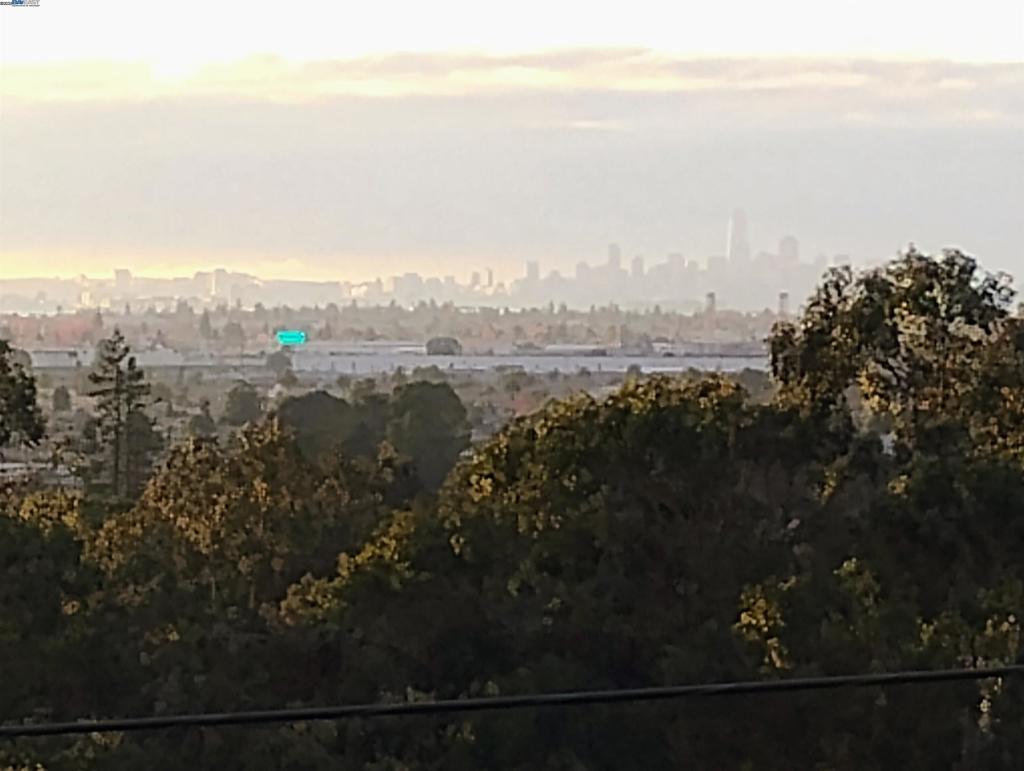 https://media.crmls.org/mediaz/94276785-5c1c-43c0-aeeb-1067cc3db3ae.jpg?preset=X-Large