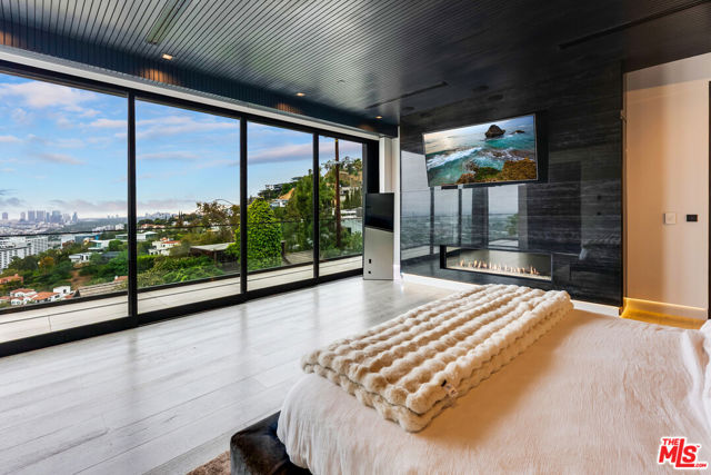 1545 Marlay Drive, Los Angeles CA: https://media.crmls.org/mediaz/9427e5ee-47f6-48d5-a2a7-eca06dc02508.jpg