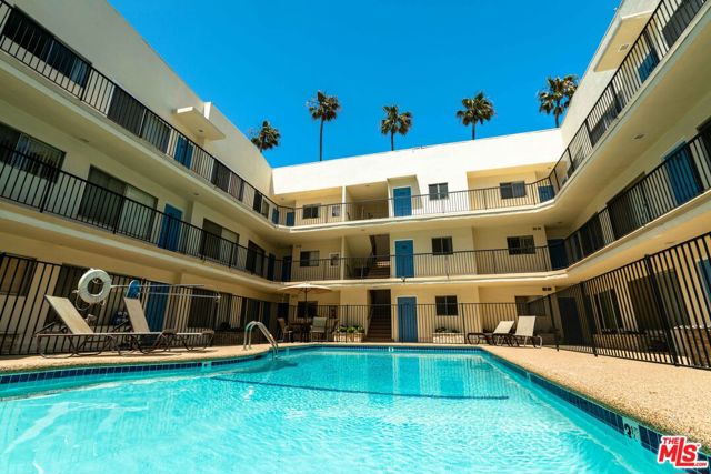 123 California Avenue, Santa Monica CA: https://media.crmls.org/mediaz/942832cd-a9f0-433d-85c2-fdbf50c294d7.jpg