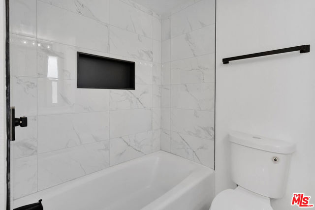 8055 Bangor Avenue, Hesperia CA: https://media.crmls.org/mediaz/9428aa58-ff64-422d-bf43-423108c3f142.jpg