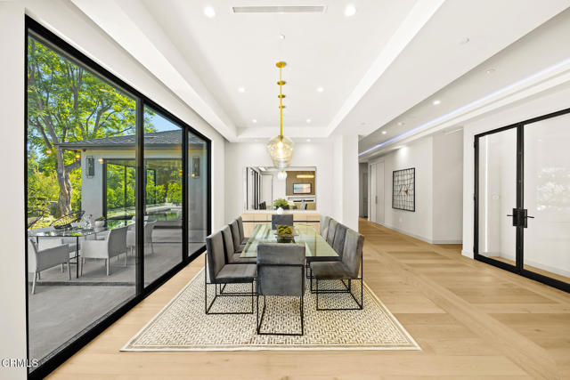 4828 Oakwood Avenue, La Canada Flintridge CA: https://media.crmls.org/mediaz/9428ffb2-e086-46b5-9a82-09a87f9d6f06.jpg