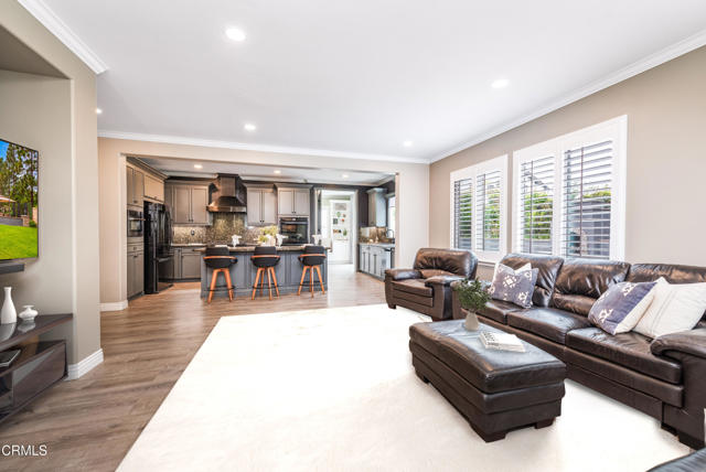 321 Town Forest Court, Camarillo CA: https://media.crmls.org/mediaz/942a1ac3-bf05-4920-82e1-cc183bf7266d.jpg