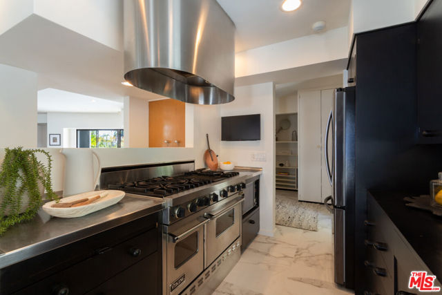 2034 Outpost Drive, Los Angeles CA: https://media.crmls.org/mediaz/942a3cad-8131-4fe5-a13d-e0fc21737579.jpg